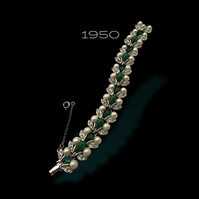 1950s Super Chic pearls Bracelet -w/ vibrant clear crystals and faux jade and emerald - Very fab retro design - art.540/7