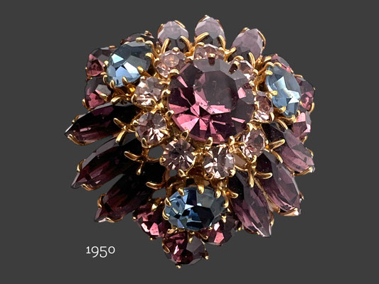 Beautiful High Domed Rhinestone Pin - lively violet with luminous blue stones prongs in a gold tone setting - Art.977/6