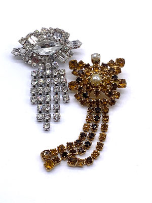 Feminine and beautiful brooches 1940s and 1950s -Two dangling brooches, crystals and pearls for a cascade of light and charm --art.985/2 -