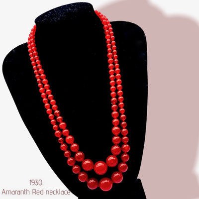 1930s Amaranth Red early plastic 2 strands necklace with beautiful cascade design - graduated in size beads & ancient clasp - Art.21/6