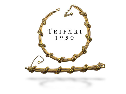 Superb Crown Trifari necklace and bracelet set - Vintage Chic Signed Trifari Leaf Design in brushed and glossy gold Trifanium- art.915/6