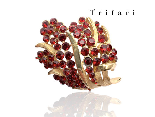 Rare VINTAGE Crown TRIFARI lively Red Ruby Rhinestone Floral Brooch Pin - glossy and brushed gold tone - Art.373/7
