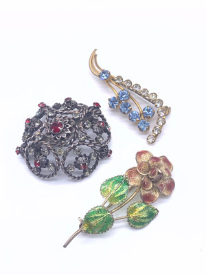 Collection of flowers brooches - vintage 1940/1950 -gold, silver, crystal, fine enamel decoration -Nice Mix of brooches, 3pcs --Art.947/2 -