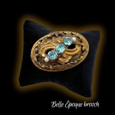 Gorgeous Victorian brooch - large Aquamarine crystals and Pearls into a alluring domed design, with gold ivy and acanthus leaves -Art.549/7