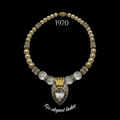 Vintage Simulated Pearl choker Necklace – Rhinestone Crystal Centerpiece, 1970s -art.624/7