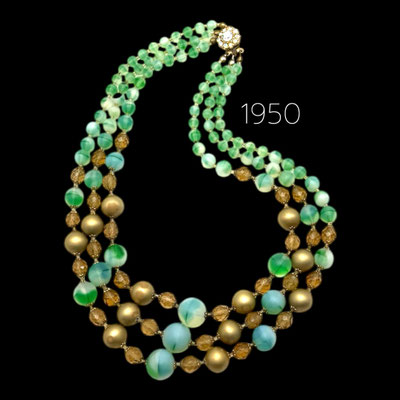 Seductive Venetian glass beads in luminescent green and gold satin- graduated 3strands necklace- art.664/7
