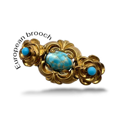 Charming Old European brooch with Art Glass Turquoise blue in a heavenly gold tone botanic design - Art.507/7