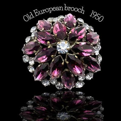 1950s  darling nostalgic colors Rhinestone European Brooch - Unsigned beauty with domed design - Art.559/7