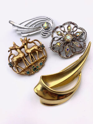 Antique Brooches collections - 4 vintage brooches/pin signed, silver and gold, crystals and enamel --- Art.168