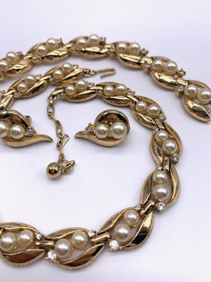 Trifari A.Philippe 1954 AD PC "Trade Winds" pat pend (173,375) - pearl & rhinestone necklace, bracelet and earrings set - art.643/6