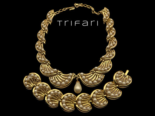 Rare Vtg 1950's Signed Crown Trifari Scalloped Shaped Gold Tone and Faux Pearl Drop Necklace and sumptuous bracelet set - art.91/4-