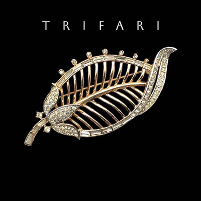 50s Crown Trifari Estate Brooch - Super chic Leaf w/pierced design and clear baguette & diamante rhinestones- collector piece - Art.230/5