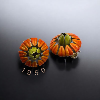 1950/60 Super nice Orange and Green flower clip-on earrings - enameled gold  tone with brilliant colors - Art.526/2