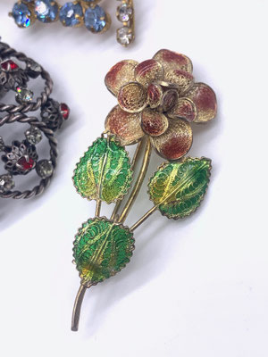Collection of flowers brooches - vintage 1940/1950 -gold, silver, crystal, fine enamel decoration -Nice Mix of brooches, 3pcs --Art.947/2 -