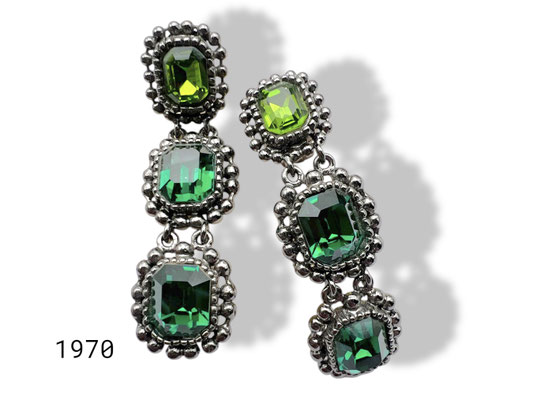 70s long dangling large green emerald crystal earrings - gunmetal setting w/sparkling emerald stones - very cool clip on earrings-Art.426/7