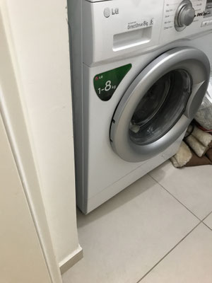 Buanderie avec lave linge