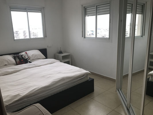 Parents bedroom with queen size bed