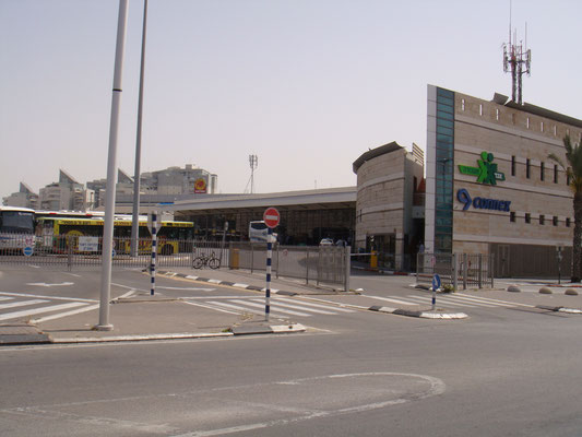 Station centrale de bus à proximité