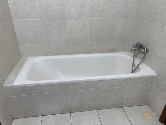 2ème Salle de bain avec baignoire