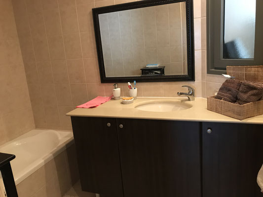 2ème Salle de bain baignoire