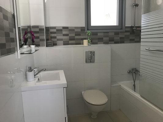 2ème Salle de bain avec baignoire dans la 2ème suite