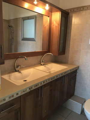 2ème salle de bain avec baignoire