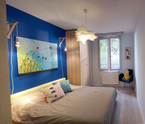 chambre parentale; bleu outremer; beu klein; bleu indogo; IKEA; Pax; chene clair; Petit pan; Patrik; armoire; Lyon; Quebec
