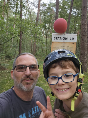 Station 10 Waage Holzwaage