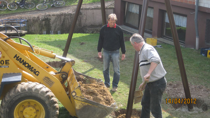 Teilerneuerung Spielplatz April 2012