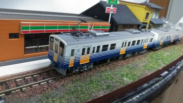 左右一体タイプ電車、気動車用スカート（TN対応）えちぜんMC6000