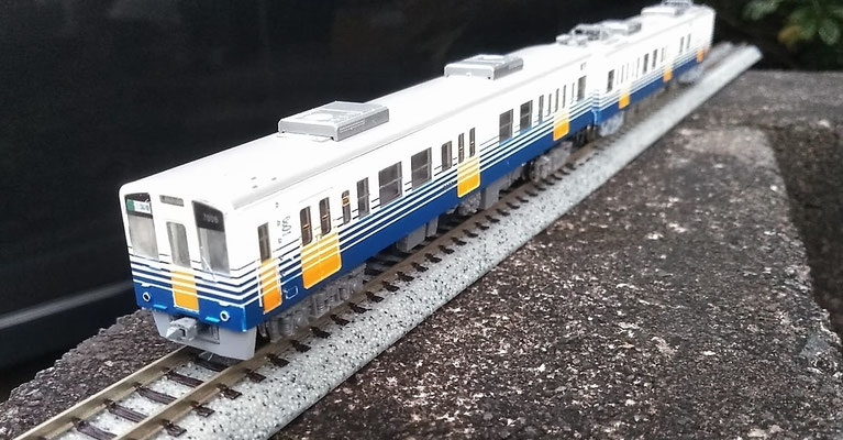 左右一体タイプ電車、気動車用スカート（TN対応）えちぜんMC6000