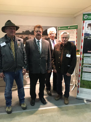 Staatssekretär Fuchtel, BMEL, zu Gesprächen am VDL – / BDZ- Infostand während der Grünen Woche  Es ging um den Herdenschutz, die nationale und internationale Schaf- und Ziegentagung sowie die wichtigen Leistungen, die durch dich haben Ziegenhaltung gegenü