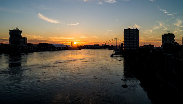 Der Rhein von der Konrad-Adenauer-Brücke aus gesehen