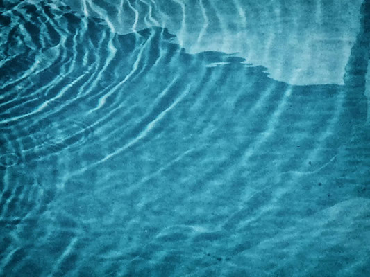 Kleiner Pool und Wasserstruktur