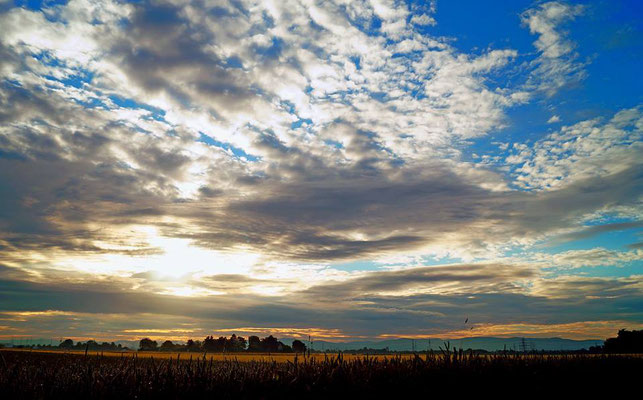 Wolkenbild und Flachland in der Kurpfalz