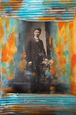 "Aus der Zeit II", Mixed Media auf Holz, ca. 30x19,5cm, 2023