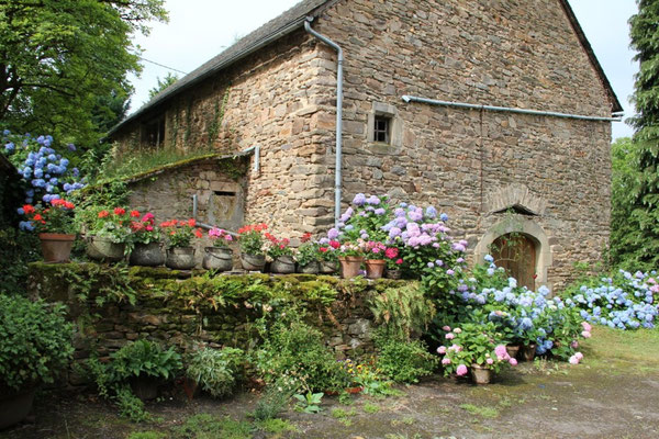 Vue du balcon de la maison, la grange.