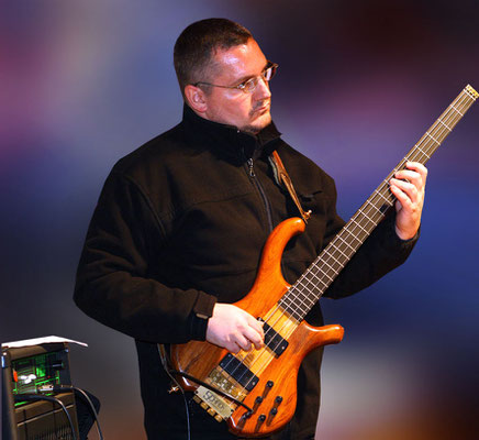 Marc Schamberger (Bass)