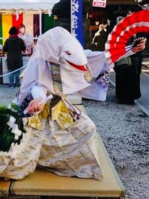 蛇窪神社の白蛇舞