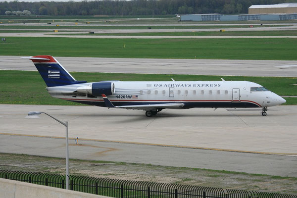 N420AW ein CRJ200 der US Airways Partnerairline Air Wisconsin aufgenommen vom Parkdeck.