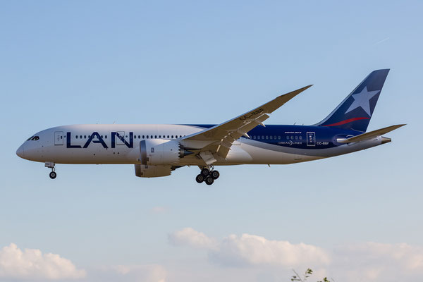 FRA 27.09.2014; CC-BBF LAN Boeing 787-8