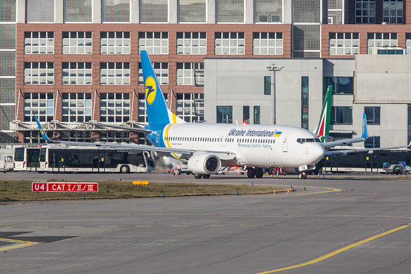 FRA 06.02.2016; UR-PSM, Ukraine International Boeing 737-8FZ (ex.-Norwegian LN-NOU)