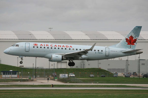 Im Regionalbereich setzt Air Canada Embraer ERJ ein, wie diesen ERJ-175.