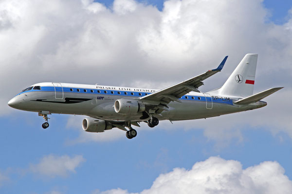 Am 30. Juni 2019 konnten wir dann noch die LOT Polish Airlines Embraer ERJ-170-200STD SP-LIM beim Anflug auf die Bahn 27L fotografieren.  