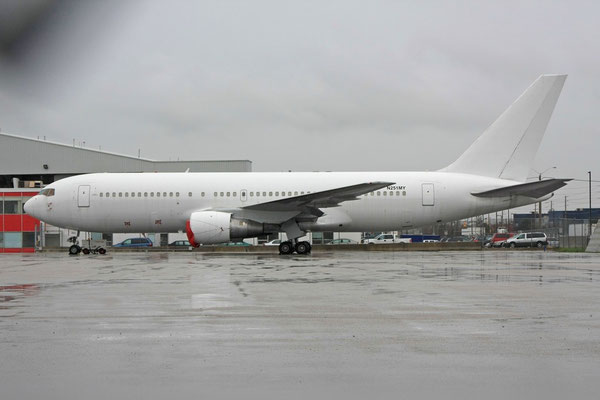 Das Ende eines Experiments, die N251MY. Diese Boeing 767-200 wurde von der Maxjet in reiner Business Class Bestuhlung betrieben. Das Konzept trug sich nicht und die Airline ging pleite, das Flugzeug hat heute als 15. Betreiber die Sunny Air aus Thailand.