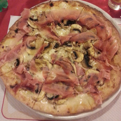 Pizza prosciutto e funghi