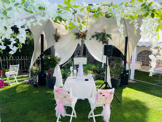 Freie Trauung im privaten Garten