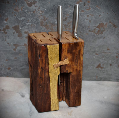 Messerblock aus Holz mit Blattgold, alte Fachwerk-Eiche mit Zapfenlöchern und Platz für zehn Messer