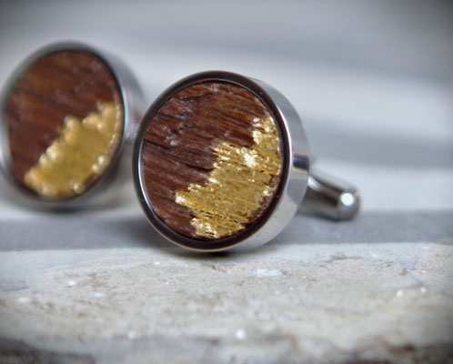 Manschettenknöpfe aus Holz mit 24K Blattgold, historischem Eichenbalkenholz und Edelstahlfassung