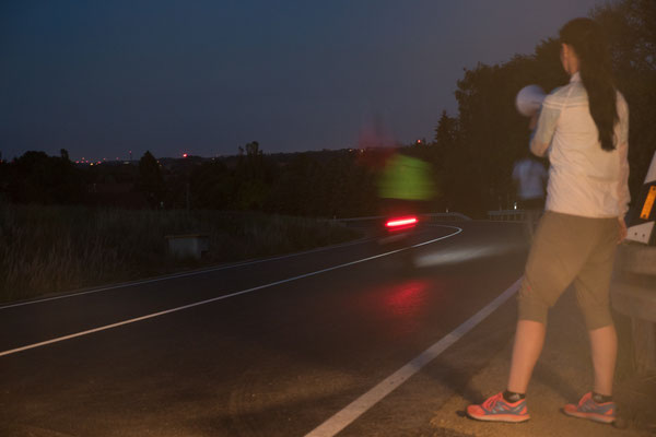 Magda Reinhardt verabschiedet das Etappenteam in die Nacht